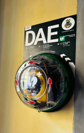 installato defibrillatore sala camino